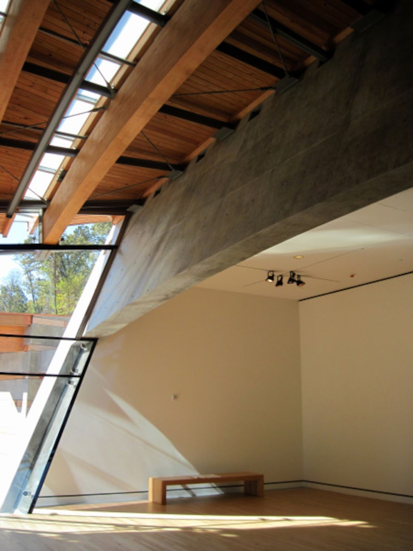 Inside you can see the cable suspension and anchoring of a convex gallery roof.