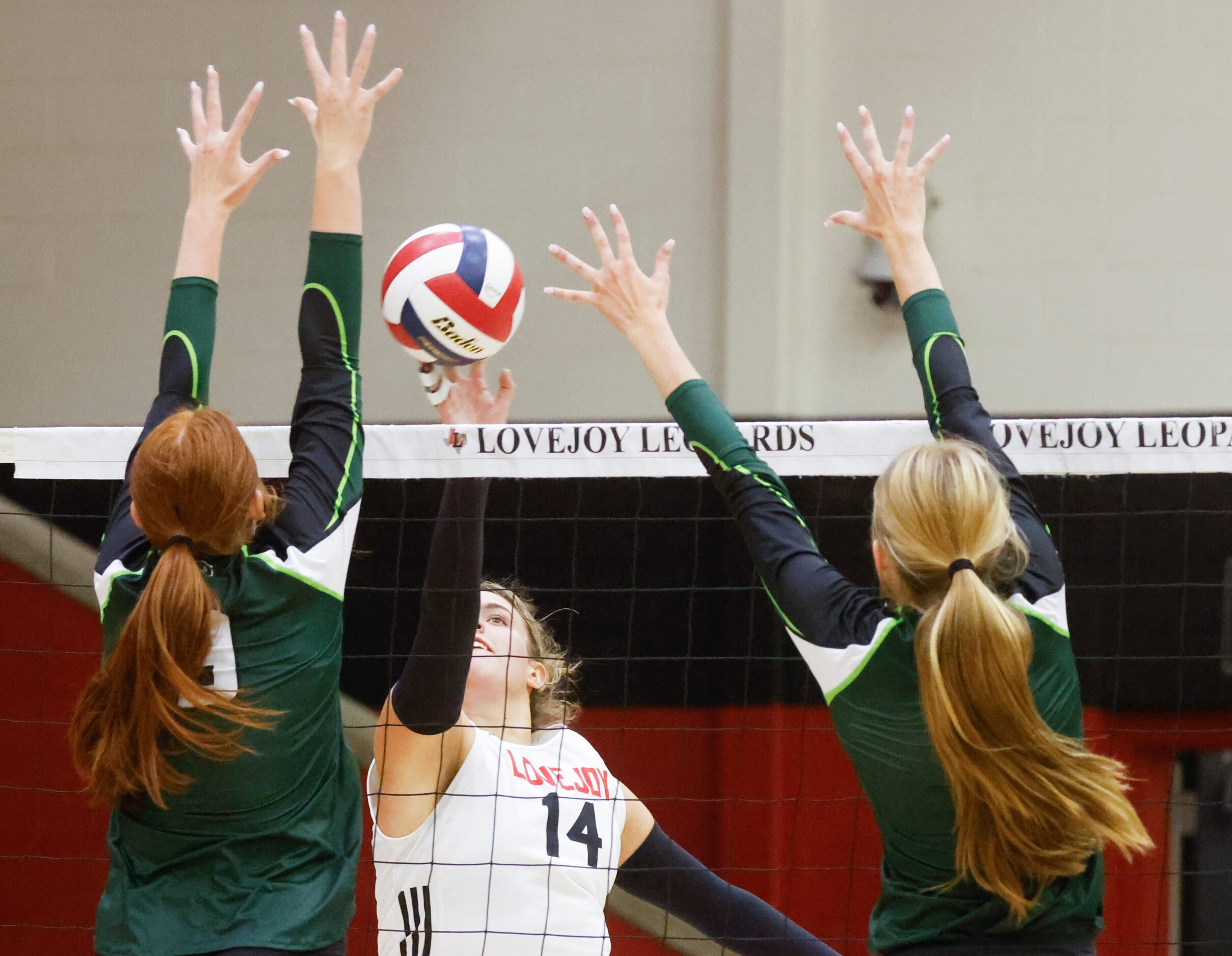 Lovejoy’s Charlotte Wilson, center, hits the ball past Prosper’s Sydney Thornton during a...