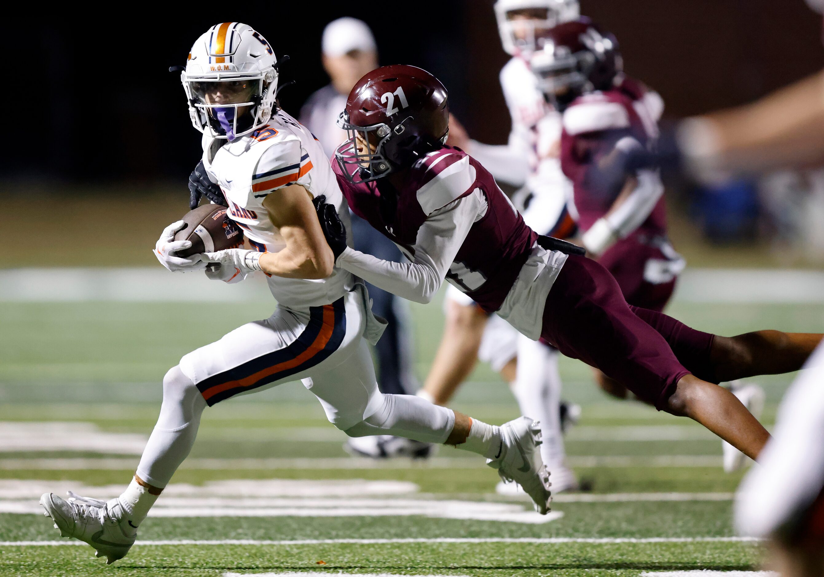 Frisco Wakeland wide receiver Ashdyn Kahouch (5) catches a fourth quarter pass as he’s...