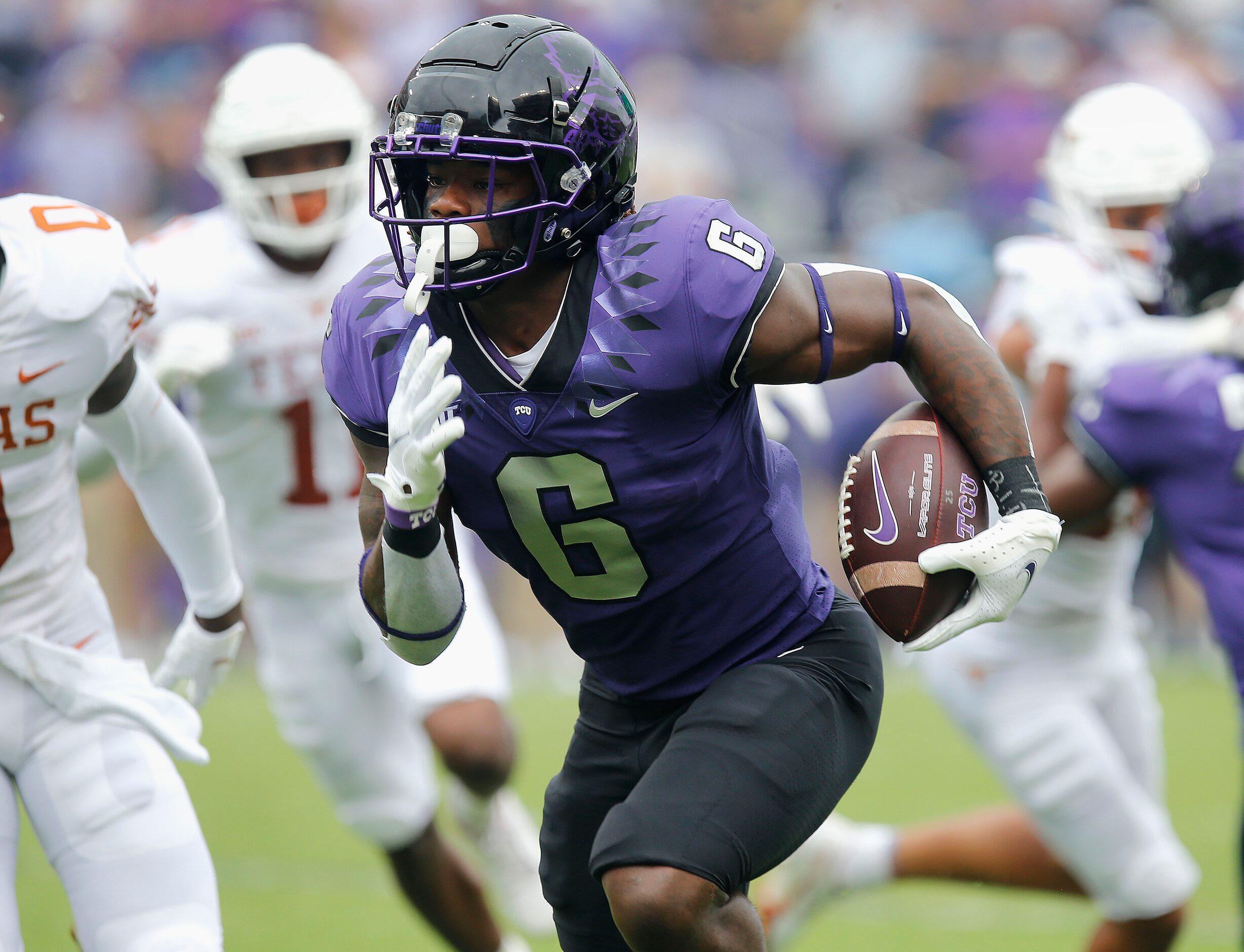 TCU Horned Frogs running back Zach Evans (6) scores a touchdown on the first possession as...