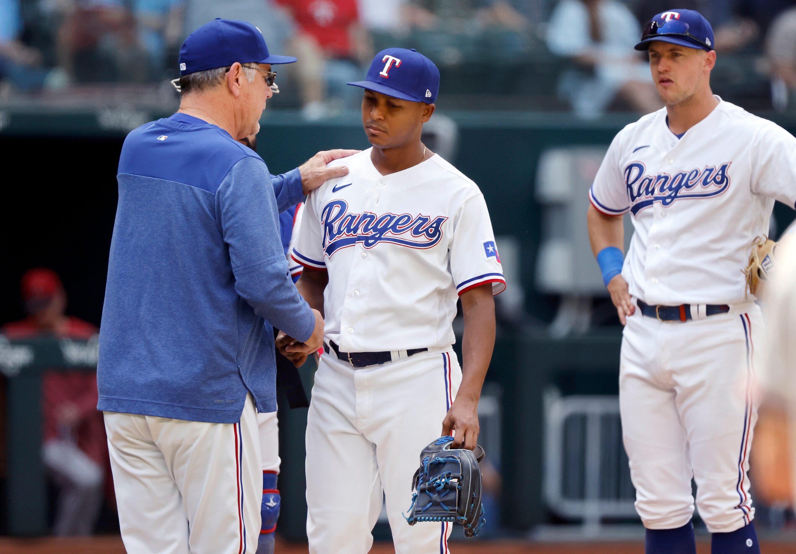 Texas Rangers relief pitcher Jose Leclerc (25) receives some words from manager Bruce Bochy...