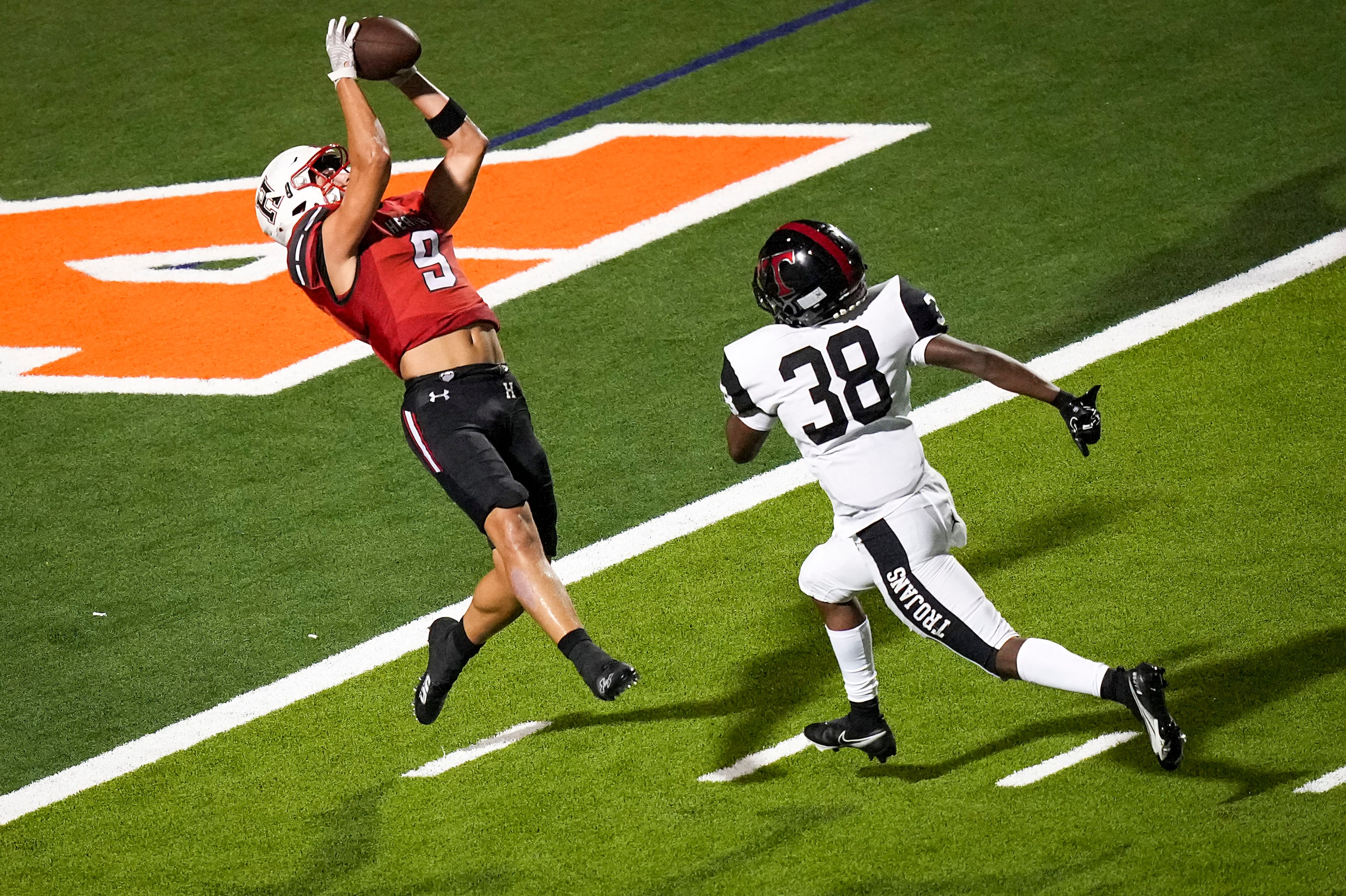 Rockwall-Heath wide receiver Fletcher Fierro (9) hauls in a 28-yard touchdown pass from...