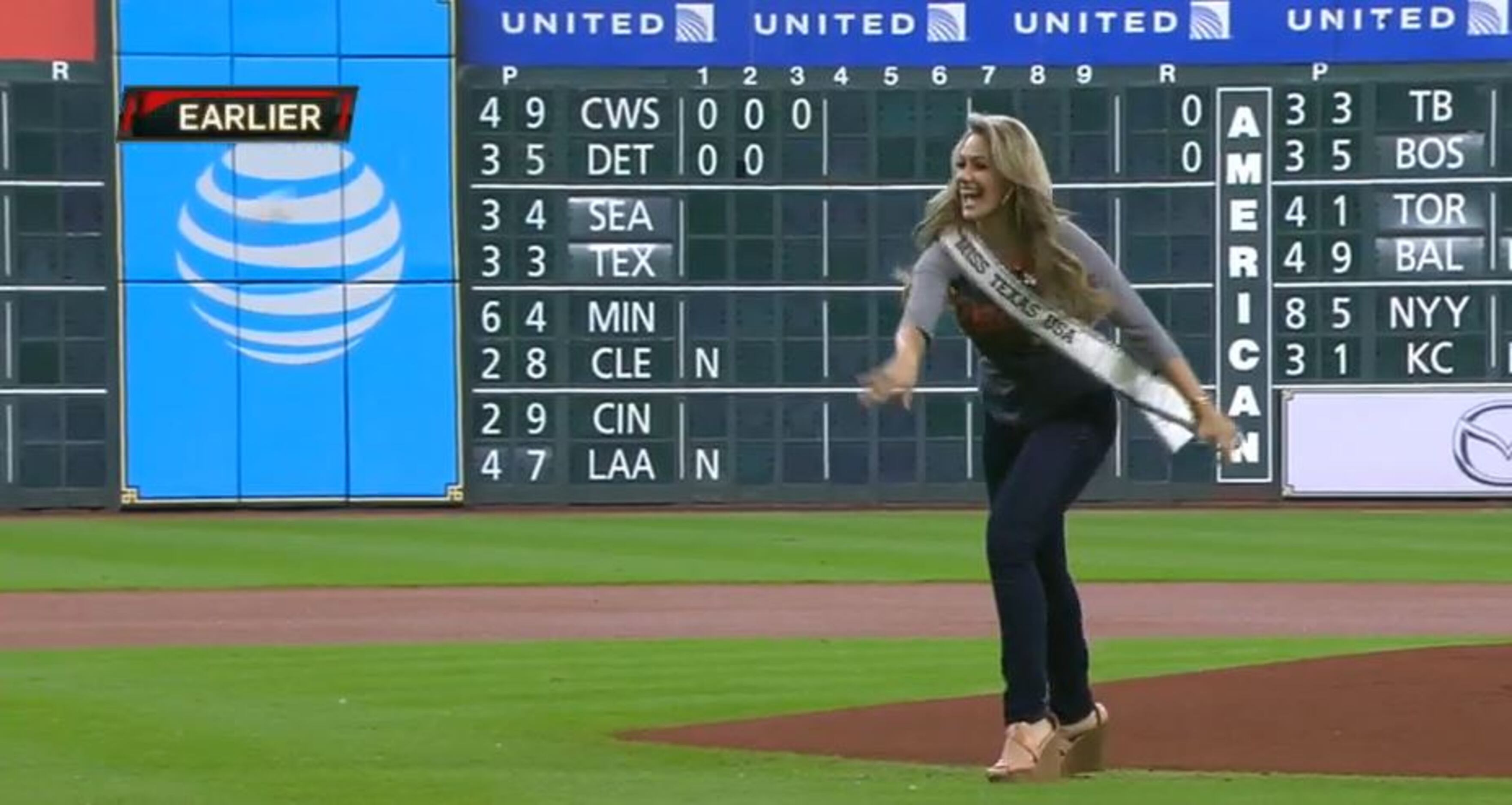 Celebs, former Astros throwing out first pitches before ALCS