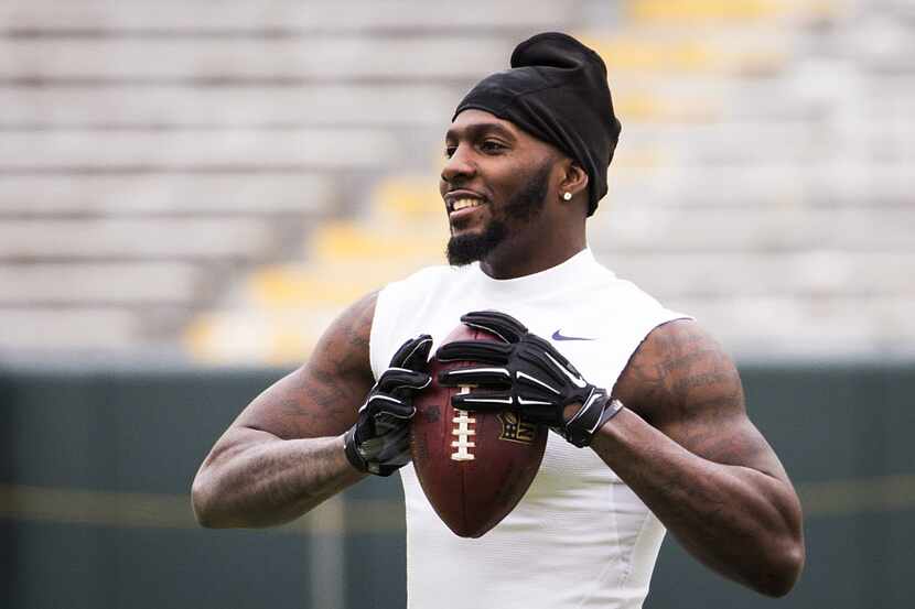 Dallas Cowboys wide receiver Dez Bryant warms up before an NFC divisional round playoff game...