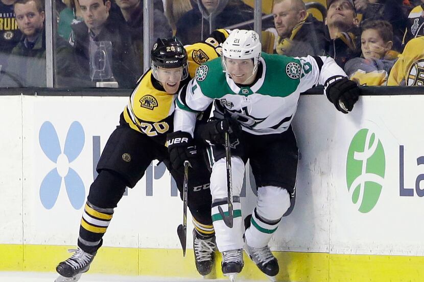 Boston Bruins center Riley Nash, left, vies with Dallas Stars left wing Antoine Roussel, of...