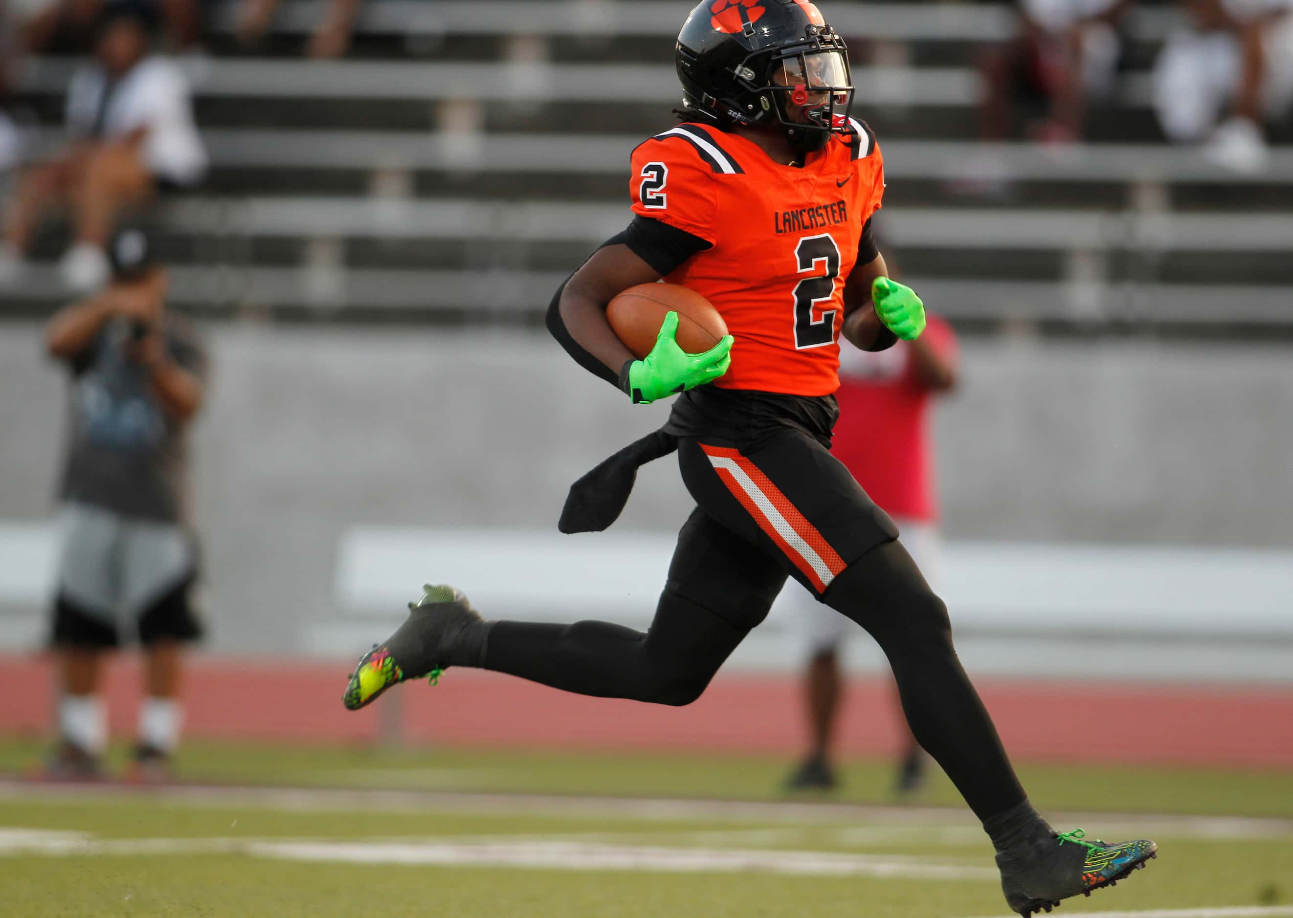 Lancaster running back Kewan Lacy (2) sprints to the end zone for a 61-yard rushing...