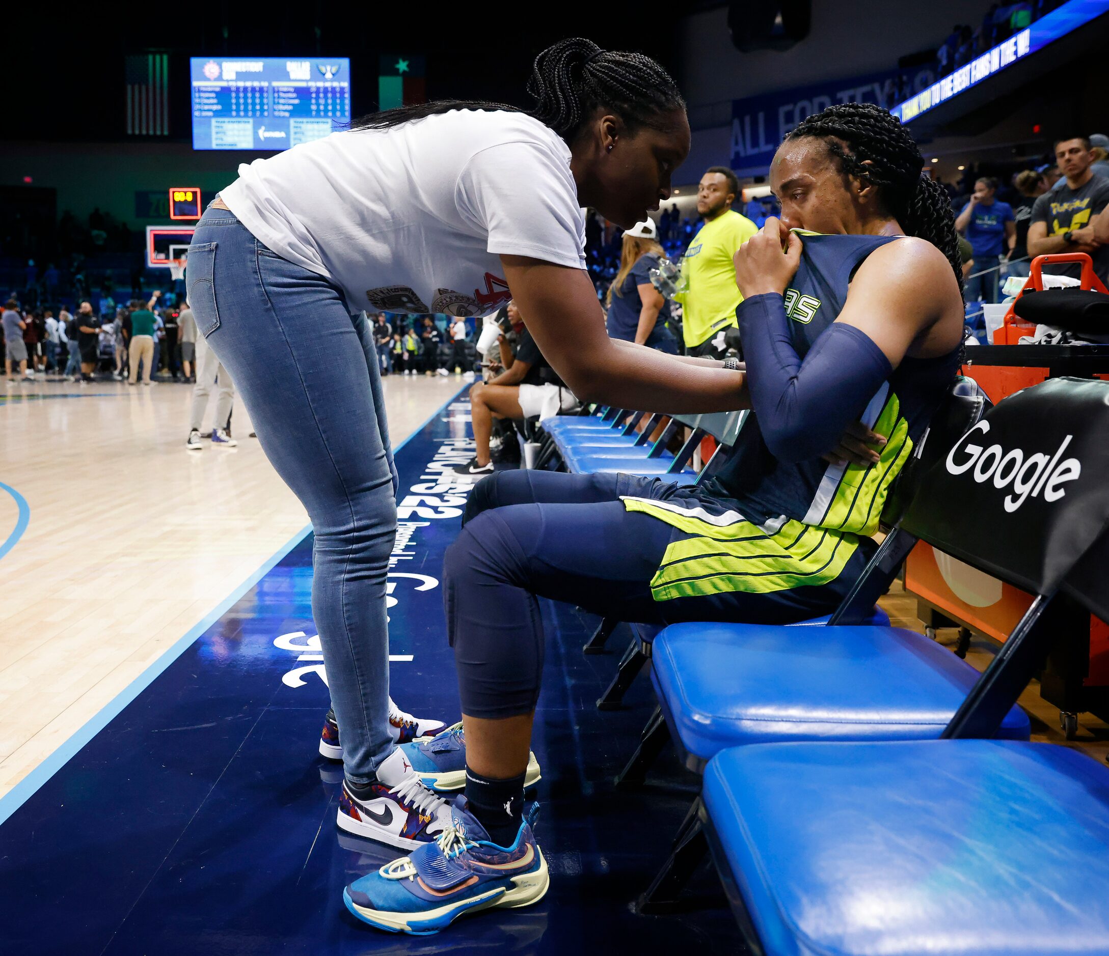 Dallas Wings forward Kayla Thornton (6) receives words of encouragement from former Wings...