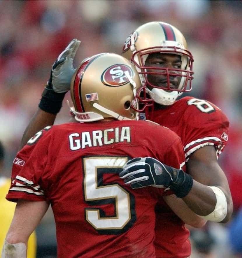 ORG XMIT: *S0405142325* San Francisco 49ers wide receiver Terrell Owens, right, hugs 49ers...