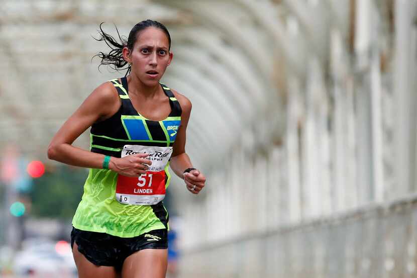 PHILADELPHIA, PA - SEPTEMBER 16: Desiree Linden of the Unted States competes during the 2018...