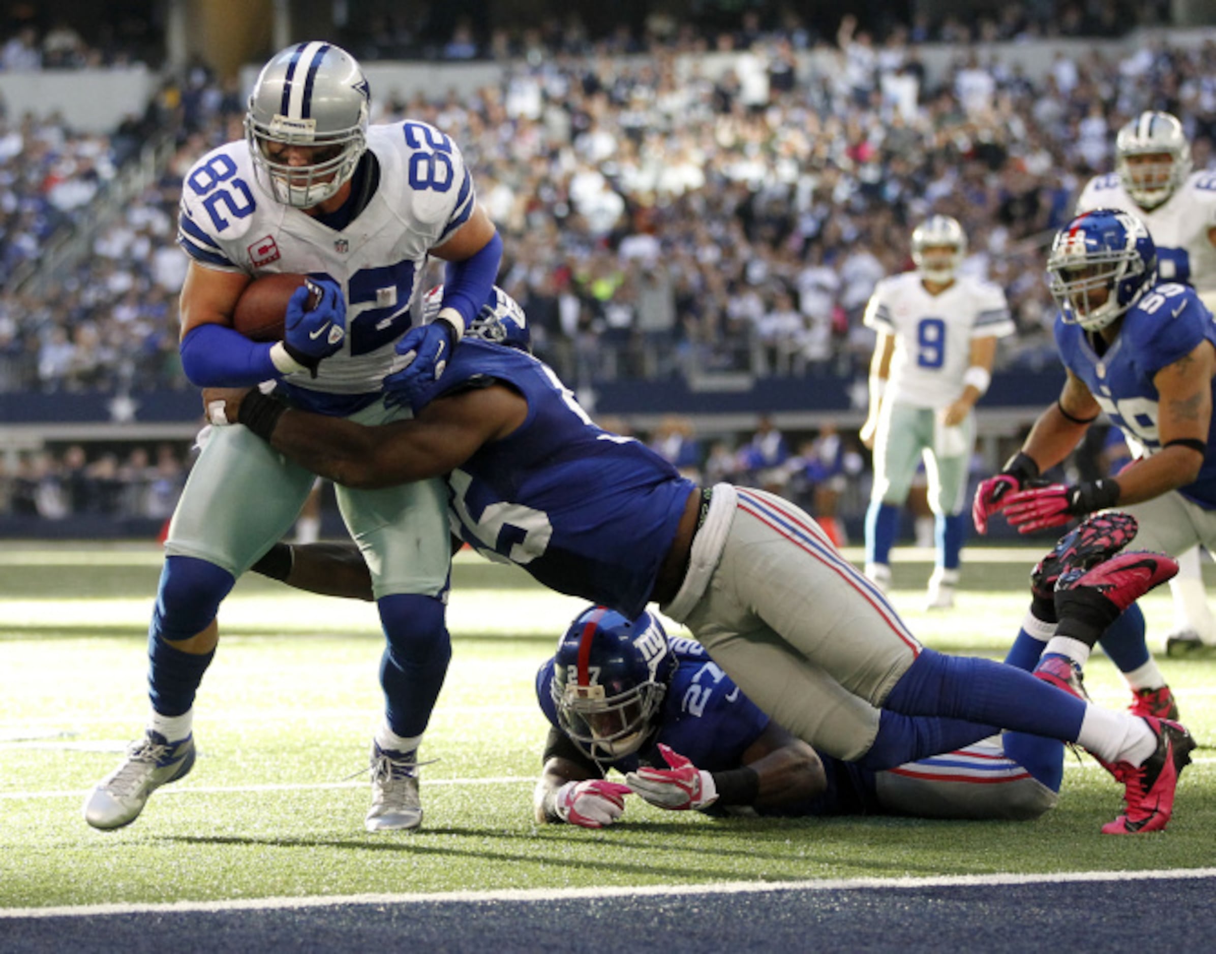 09 September 2007 - Jason Witten (82) of the Dallas Cowboys catches a  touchdown pass during the