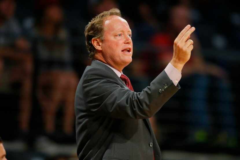 Atlanta Hawks head coach Mike Budenholzer calls to his players in the first half of an NBA...