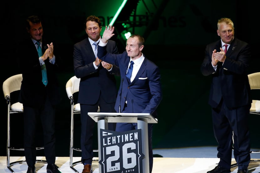 Former Dallas Stars player Jere Lehtinen waves to the crowd during his speech for his jersey...
