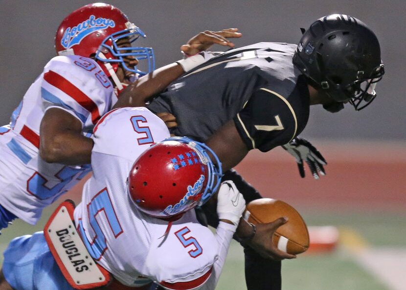 Cameron Hampton (35), left,  helps to sack South Oak Cliff quarterback Kenneth Arthur for a...