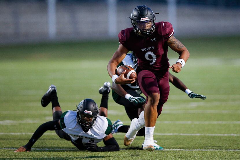 Mansfield Timberview quarterback Jaden Hullaby (9) evades a tackle by Mansfield Lake Ridge's...