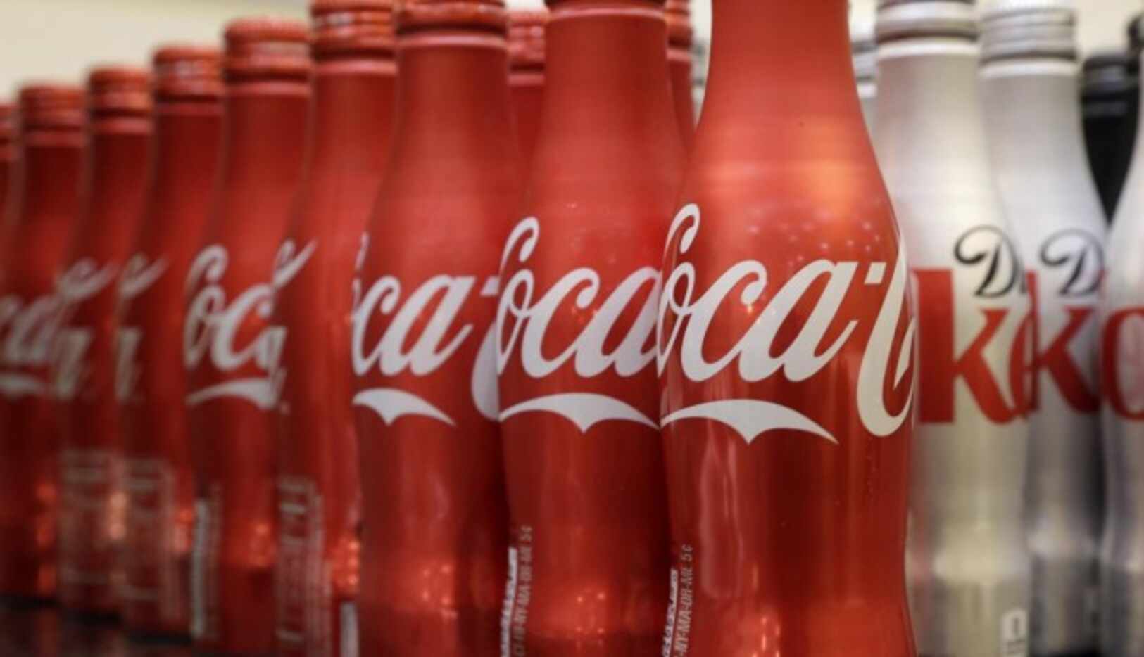 La empresa trabaja con expertos de salud y nutrición para que digan que Coca Cola es una...