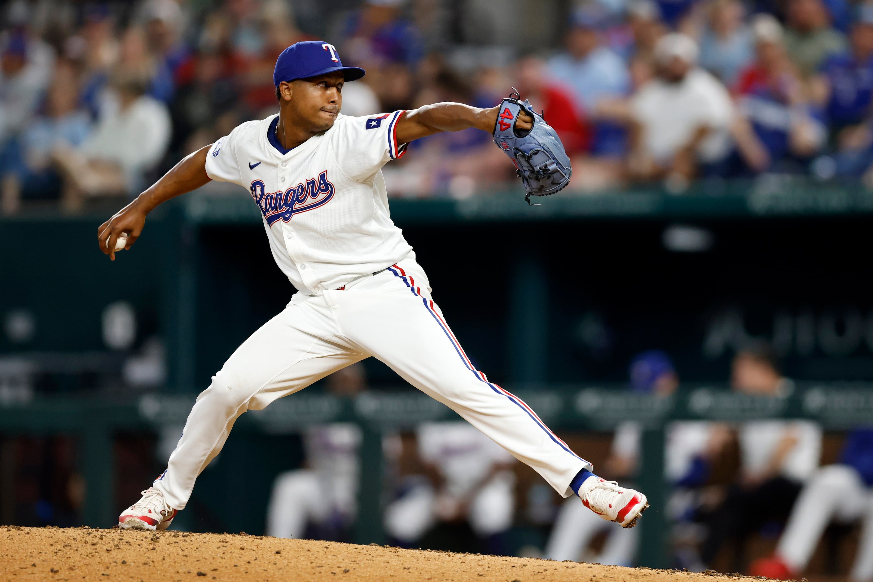 Texas Rangers relief pitcher Jose Leclerc (25) delivers during the sixth inning against the...