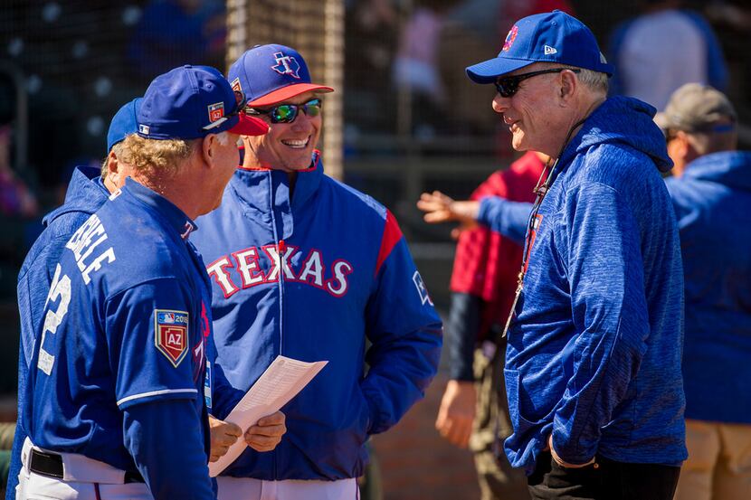 Texas Rangers Co-Chairman Ray C. Davis (right) talks with manager Jeff Banister and first...