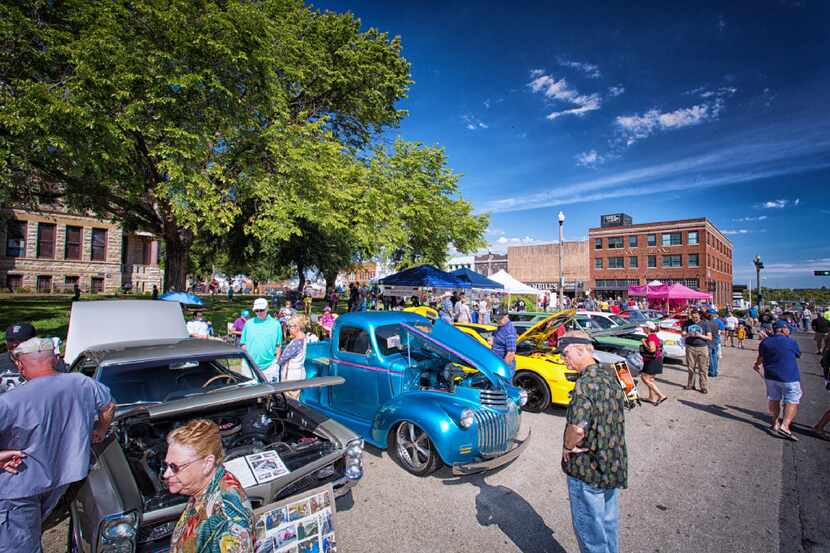 Arts & Autos Extravaganza this coming weekend offers a relaxing, free, family-oriented event...