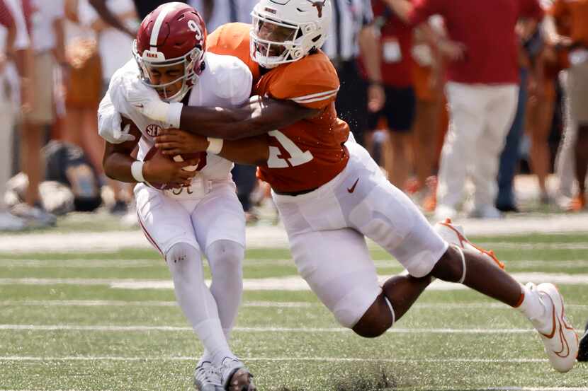 Texas Longhorns linebacker Jaylan Ford (41) sacks Alabama Crimson Tide quarterback Bryce...