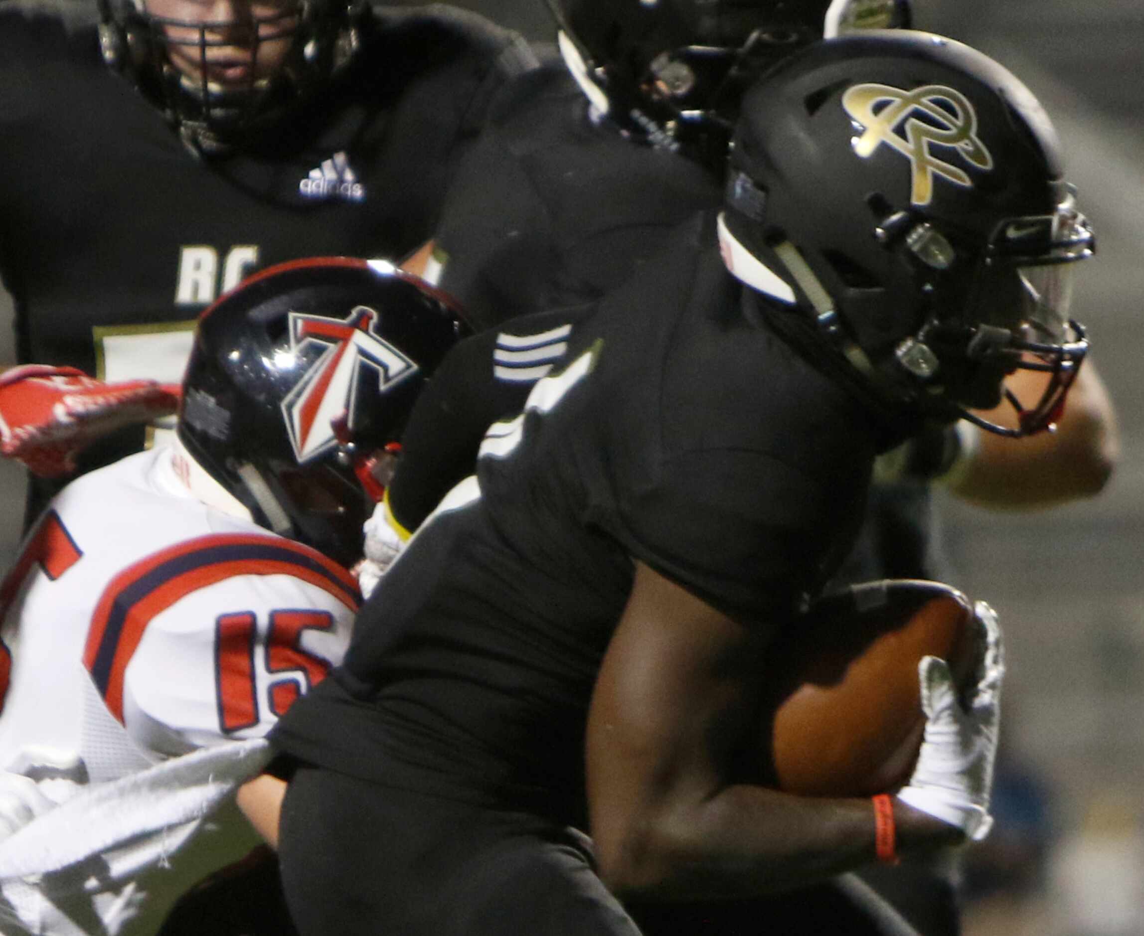 Royse City running back Champ Petty-Dozier (4) pulls away from the tackle of Frisco...