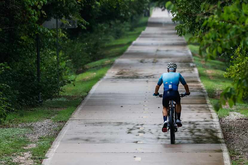 A person rides they bike at the White Rock Lake trail on Thursday, Sept. 1, 2022.