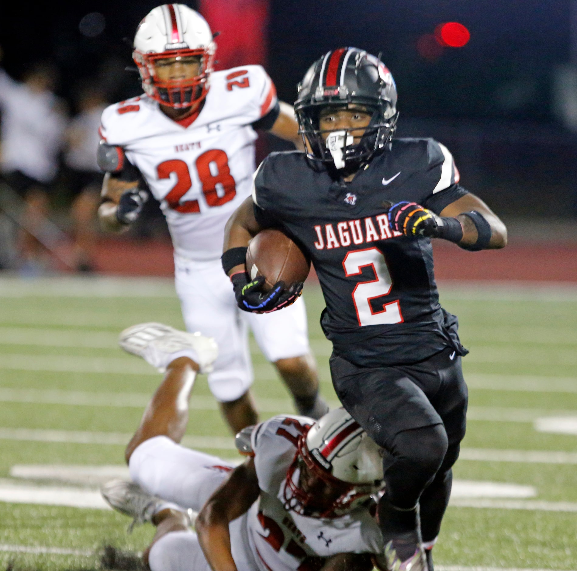 Mesquite Horn’s Levon Morton (2) gets through the Rockwall Heath defense for a first down...