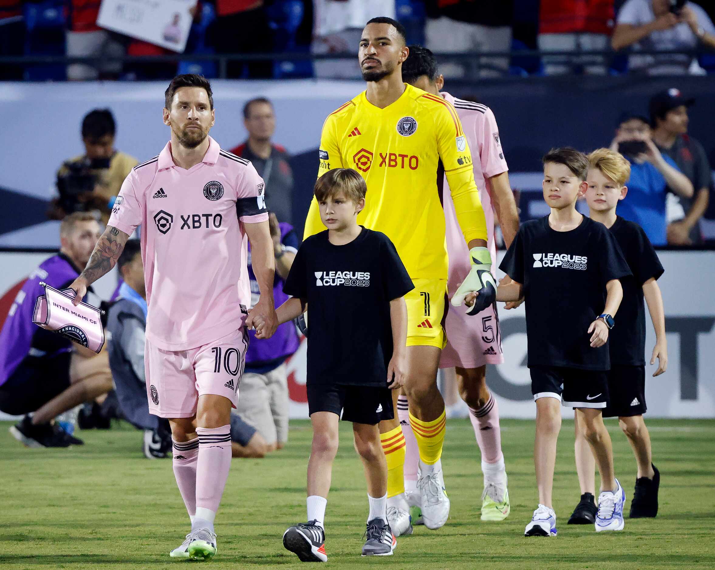 Inter Miami’s Lionel Messi (10) and goalkeeper Drake Callender (1) take the pitch to face FC...