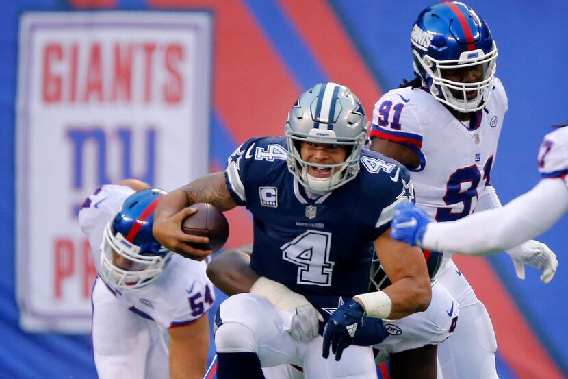 Dallas Cowboys quarterback Dak Prescott (4) keeps the ball against the New York Giants...