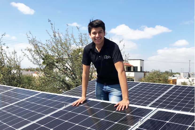Jorge Díaz, de 19 años, tiene su propia compañía desde hace cuatro años de paneles solares.