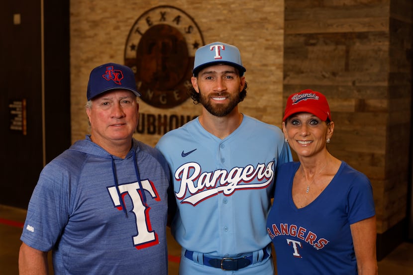 Texas Rangers player Charlie Culberson with his father, Charles Culberson, left, and mother,...