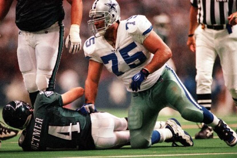 ORG XMIT:  [NS_15Casillasack]  Caption: 9/15/97---Cowboy defensive tackle Tony Casillas (75)...