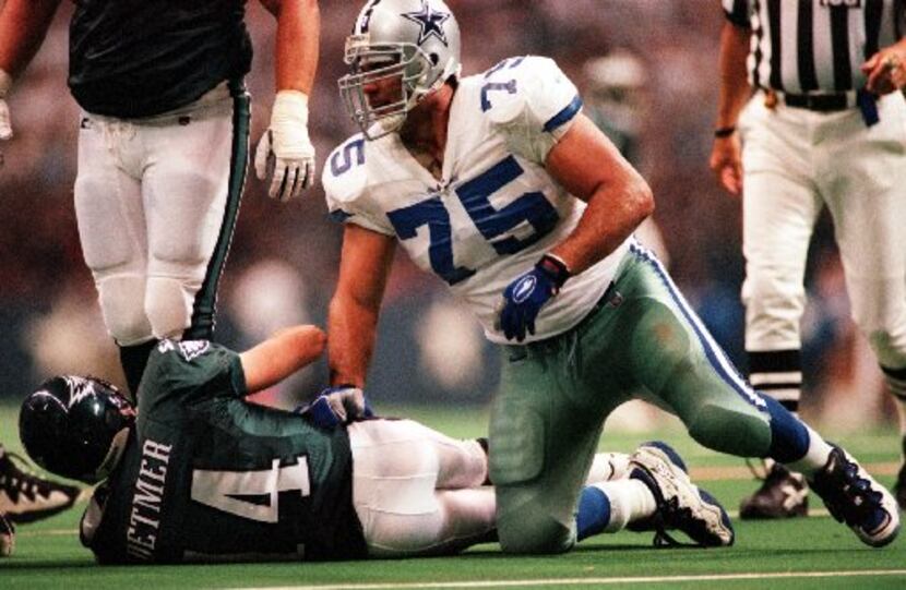 ORG XMIT:  [NS_15Casillasack]  Caption: 9/15/97---Cowboy defensive tackle Tony Casillas (75)...