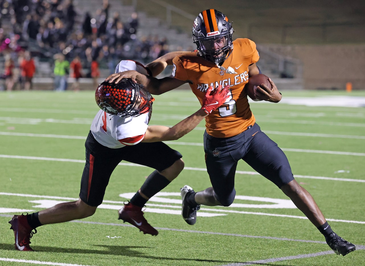 West Mesquite High QB Demetrius Ballard (3) tries to push Carrollton Creekview High defender...