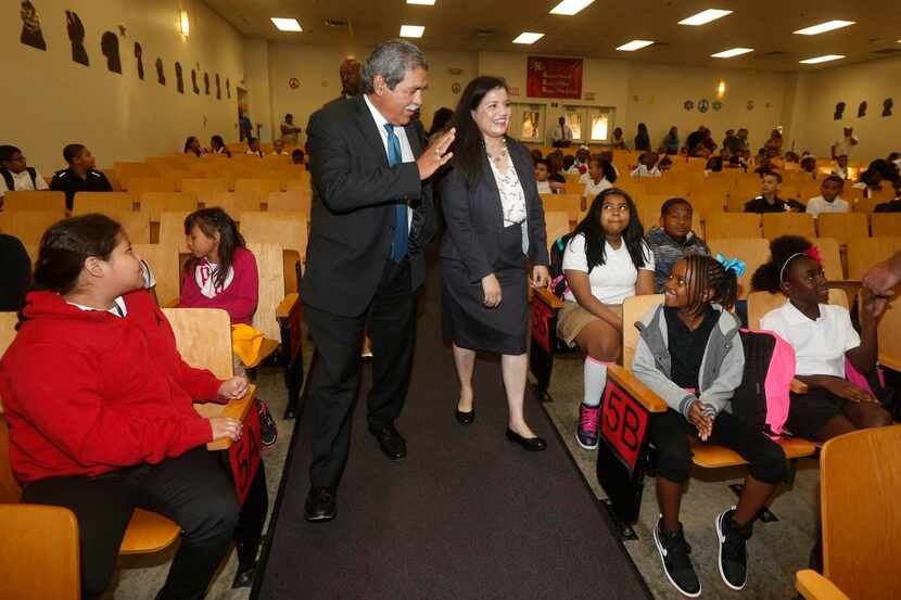 
As DISD’s interim superintendent, Michael Hinojosa greeted Onésimo Hernandez Elementary...