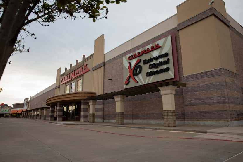 Vista frontal de un local de los cines Cinemark, con sede en Plano, Texas.