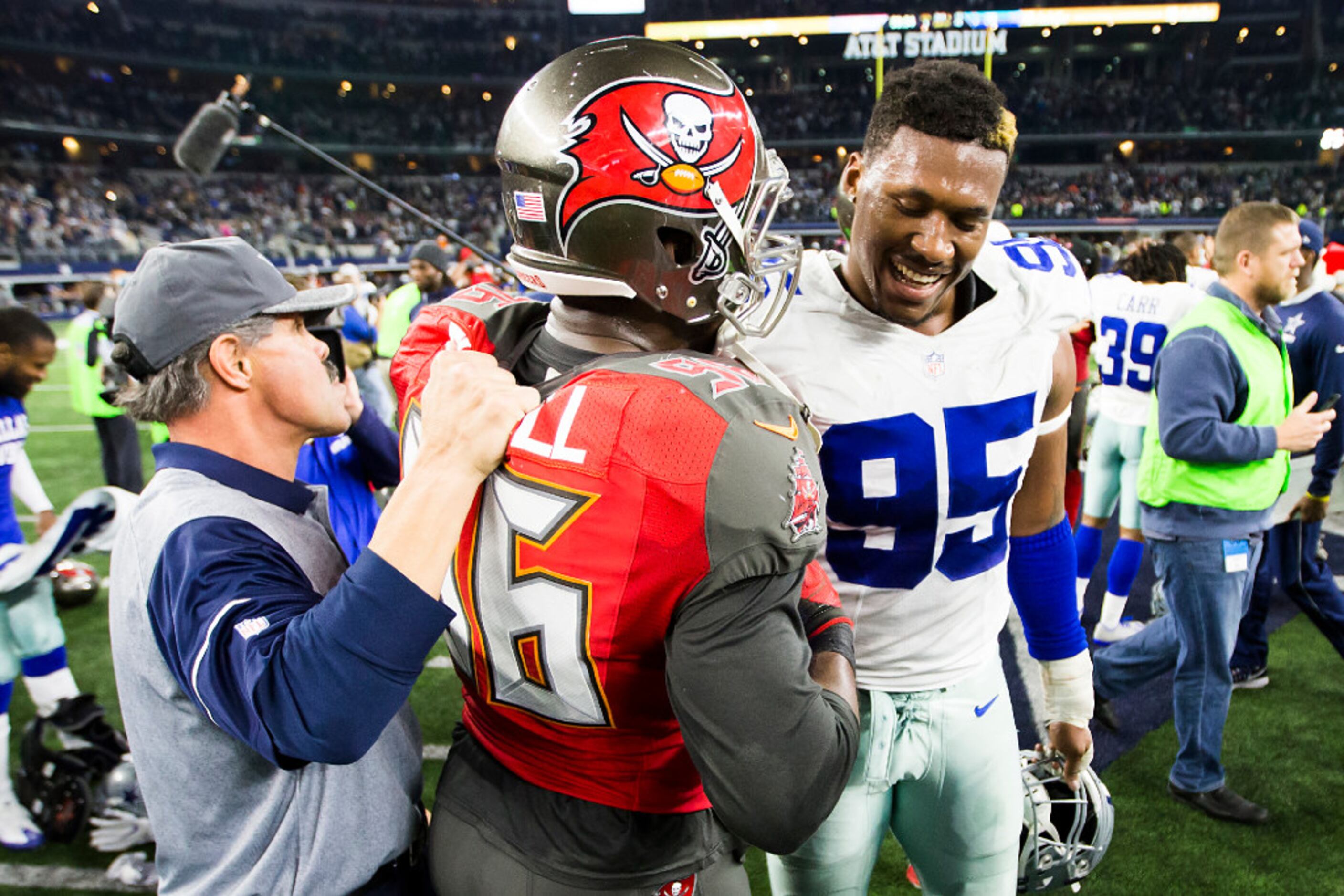 Buccaneers vs. Cowboys 2016 final score: Dak Prescott, Ezekiel Elliott get  Dallas to 12-2 with 26-20 win 