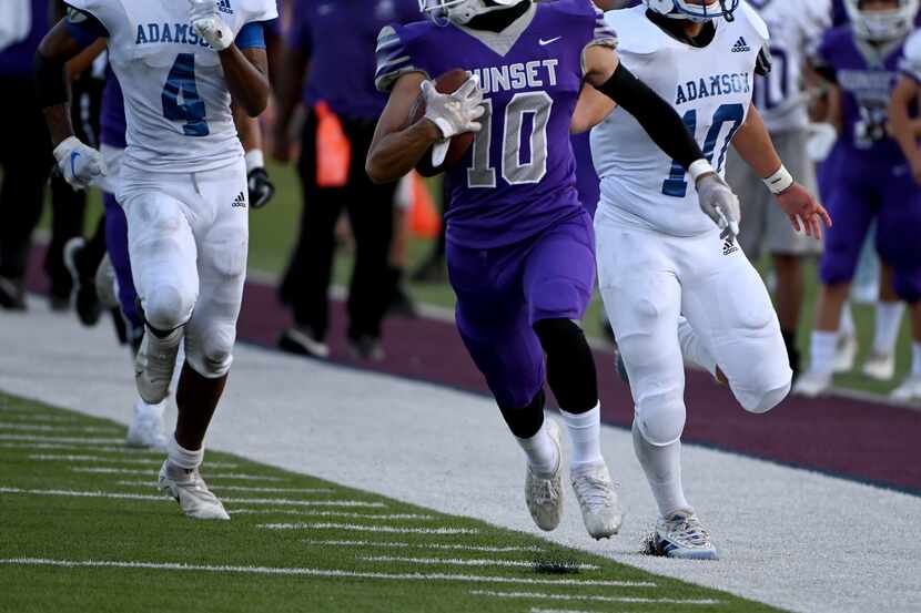 Sunset's Fernando Jasso (10) runs for a touchdown past Adamson's Isaiah Torres (4) and...