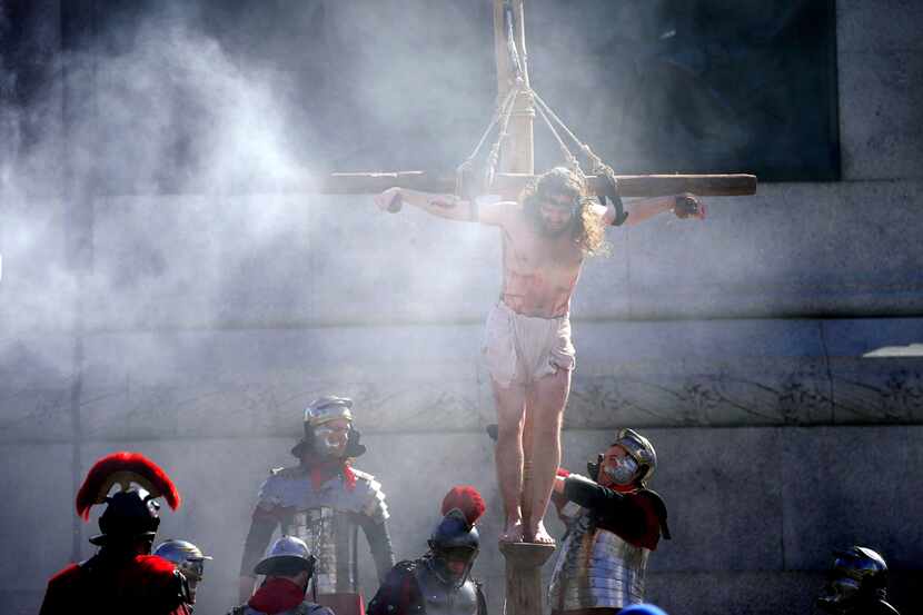 Reino Unido: La Pasión de Cristo representada en la Plaza Trafalgar, en Londres, Inglaterra,...