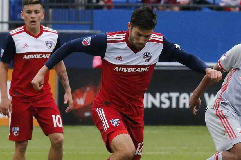 Ryan Hollingshead (12) y el FC Dallas tienen agenda llena hasta el 20 de julio. (ESPECIAL...