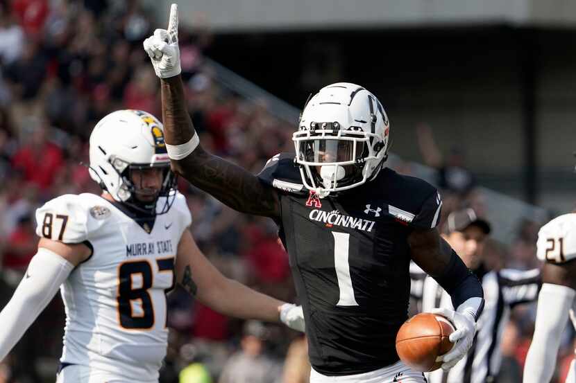 Cincinnati cornerback Ahmad Gardner (1) reacts after intercepting a ball thrown by Murray...