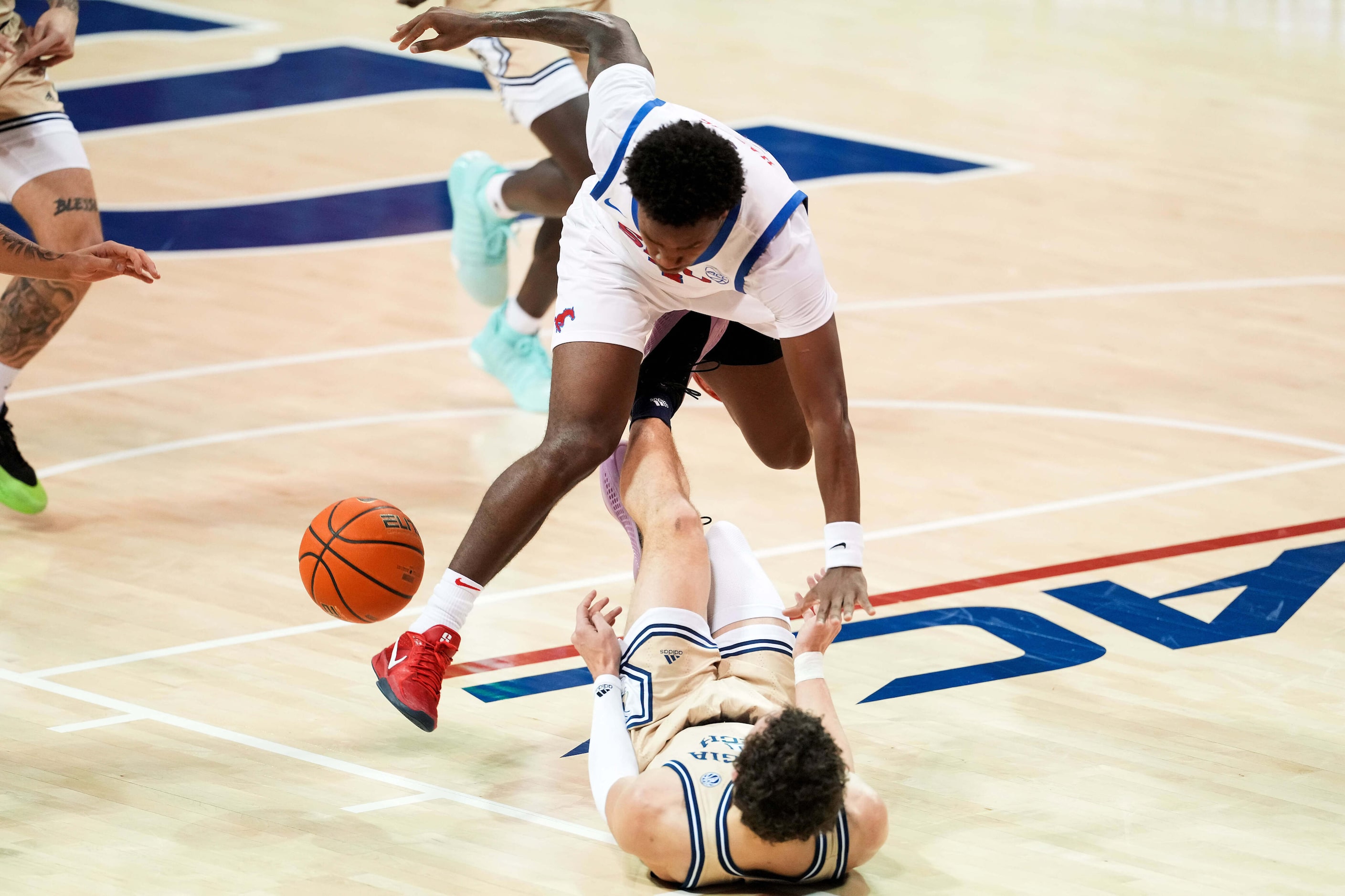 SMU guard Chuck Harris (3) collides with Georgia Tech guard Lance Terry (0) during the first...