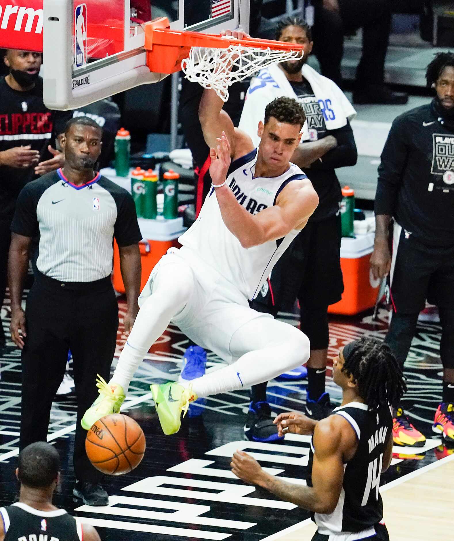 Dallas Mavericks center Dwight Powell (7) dunks the ball past LA Clippers guard Terance Mann...