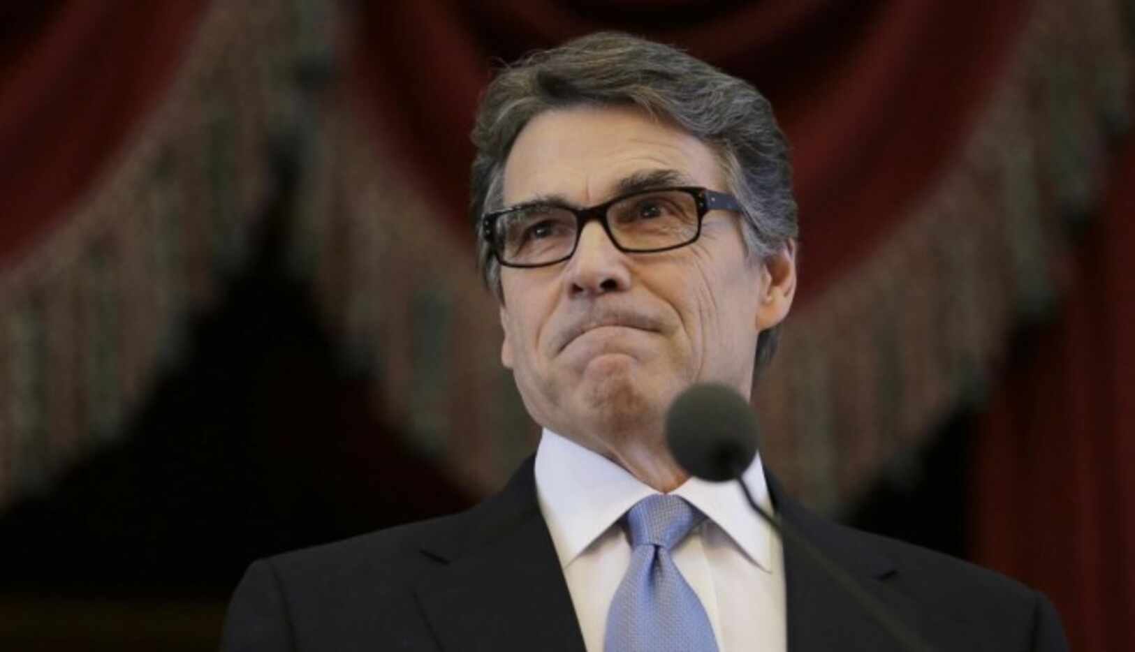 
				El ex gobernador de Texas Rick Perry dijo que la acusación de abuso de autoridad que...
