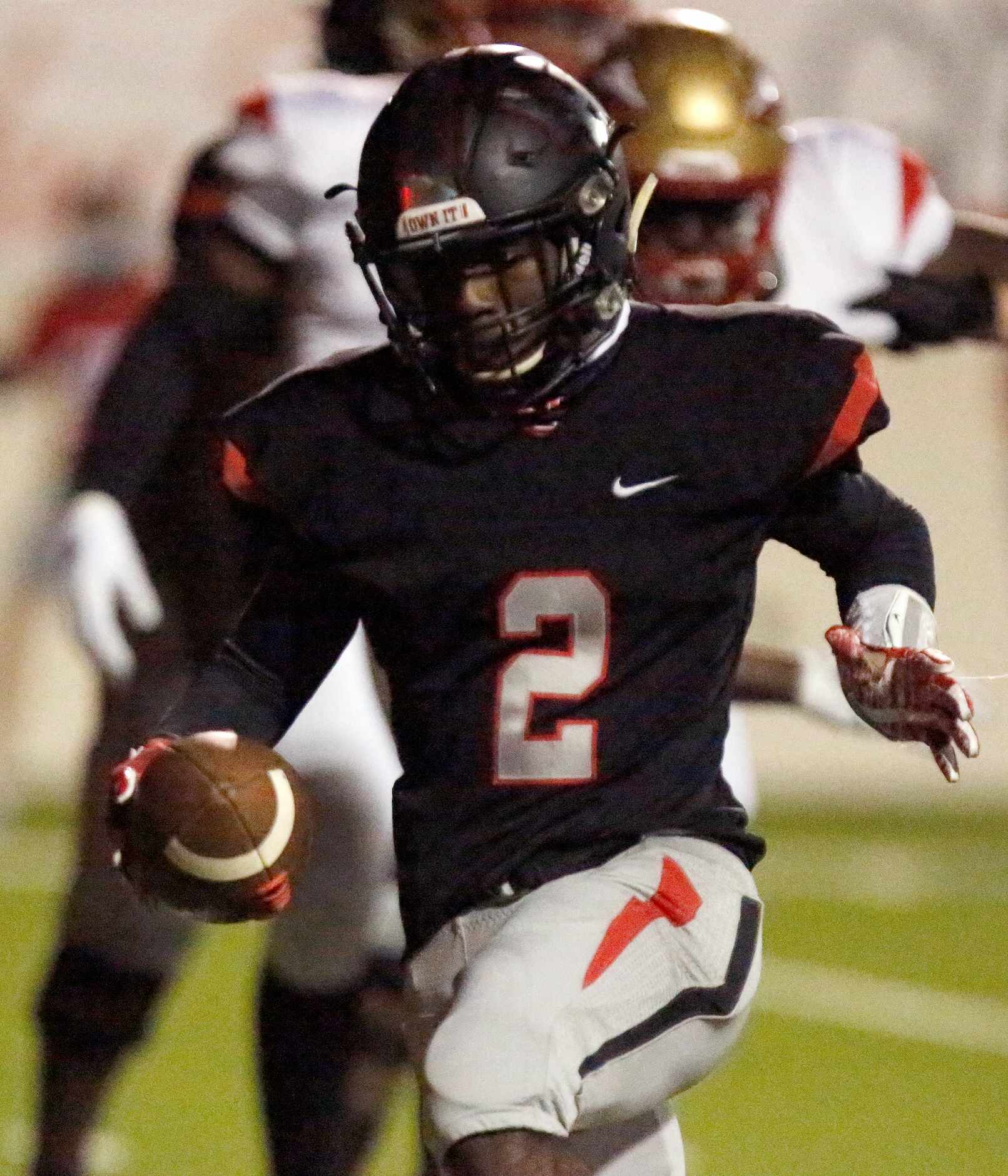 Lake Highlands High School running back Noelle Whitehead (2) scores a touchdown to take the...