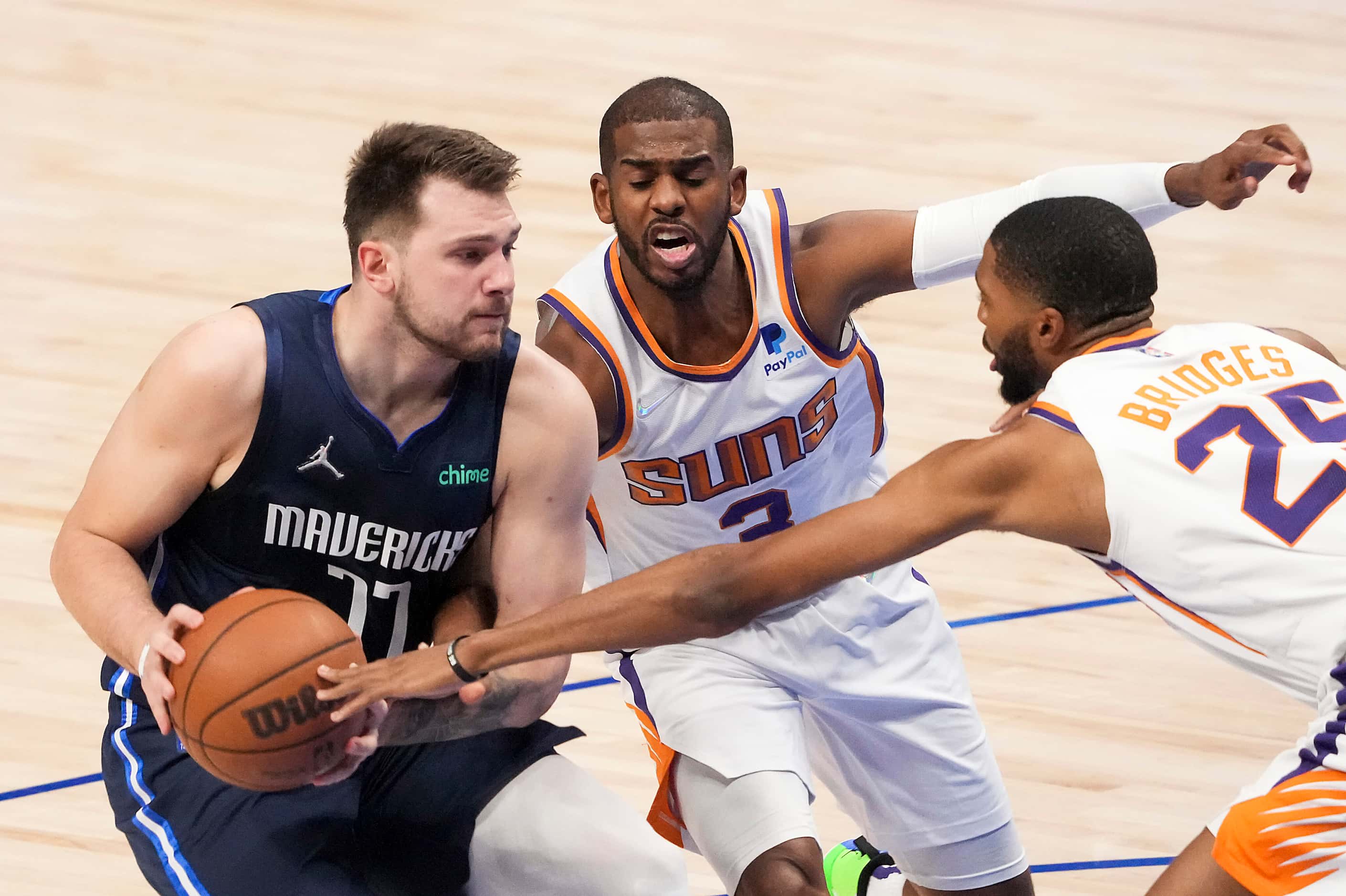 Dallas Mavericks guard Luka Doncic (77) drives into the lane as Phoenix Suns guard Chris...
