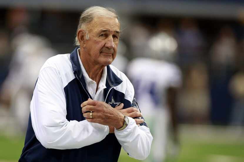 Dallas Cowboys defensive coordinator Monte Kiffin watches warm ups before the game against...