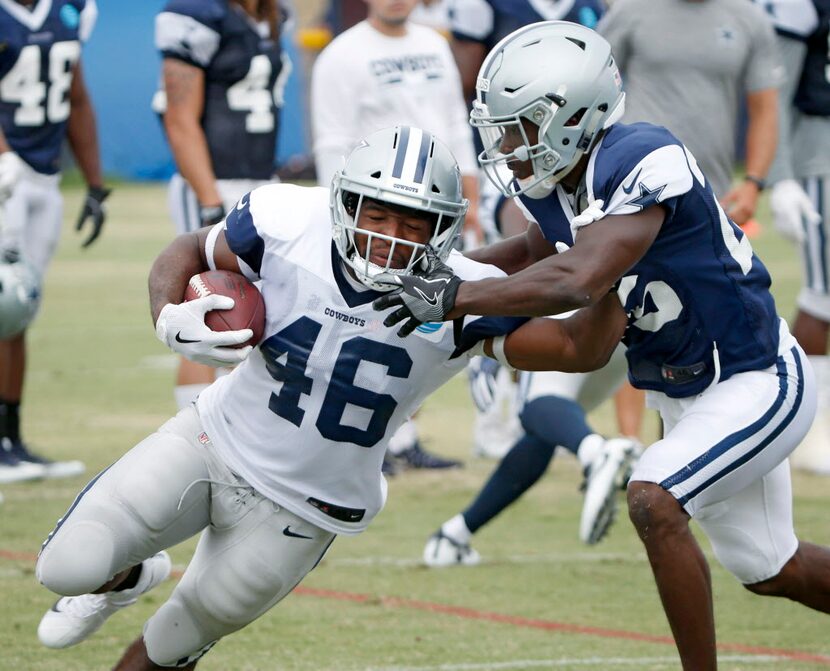 Dallas Cowboys running back Alfred Morris (46) attempts to stiff arm Dallas Cowboys safety...