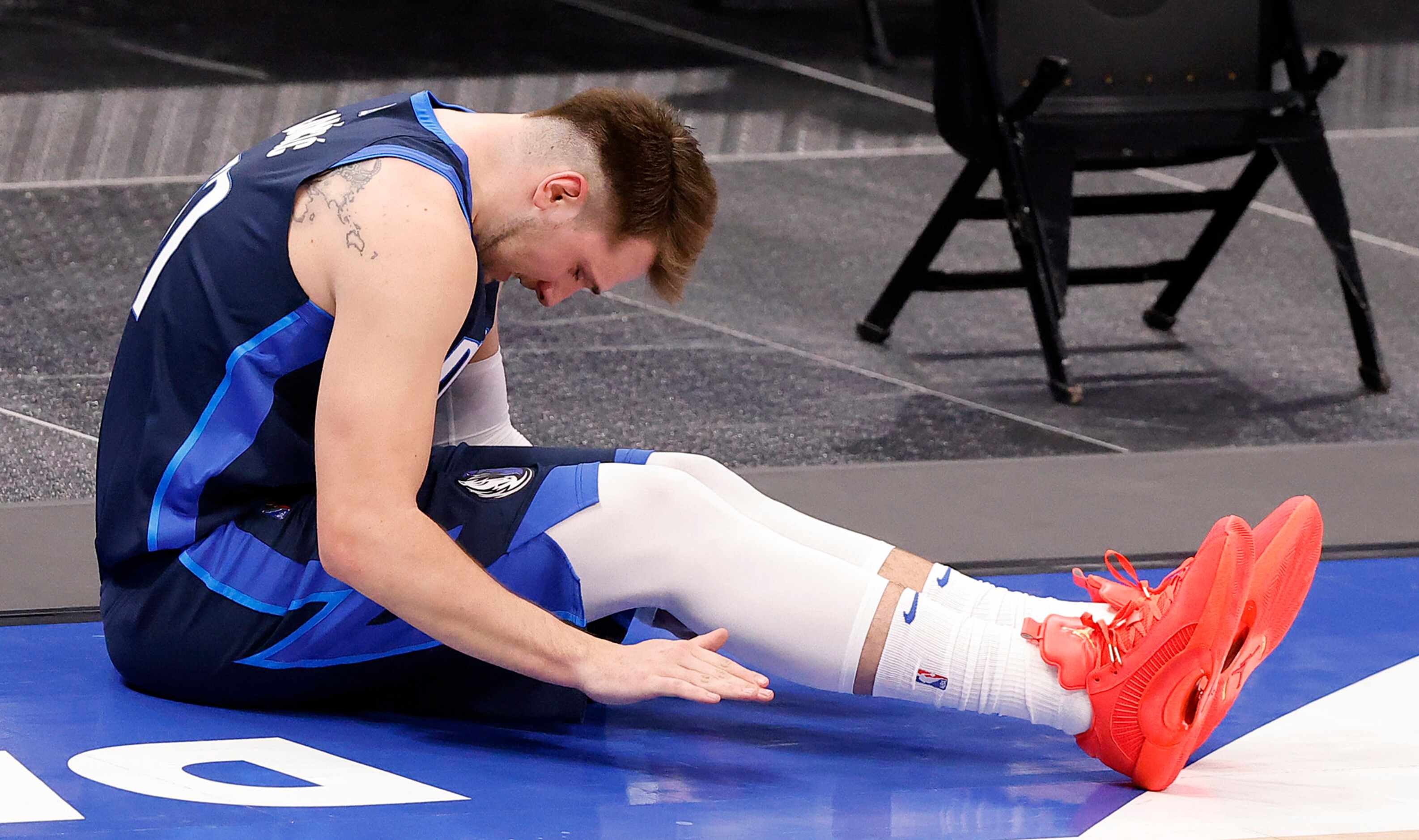 Dallas Mavericks guard Luka Doncic (77) collapses and slaps the floor after missing a last...