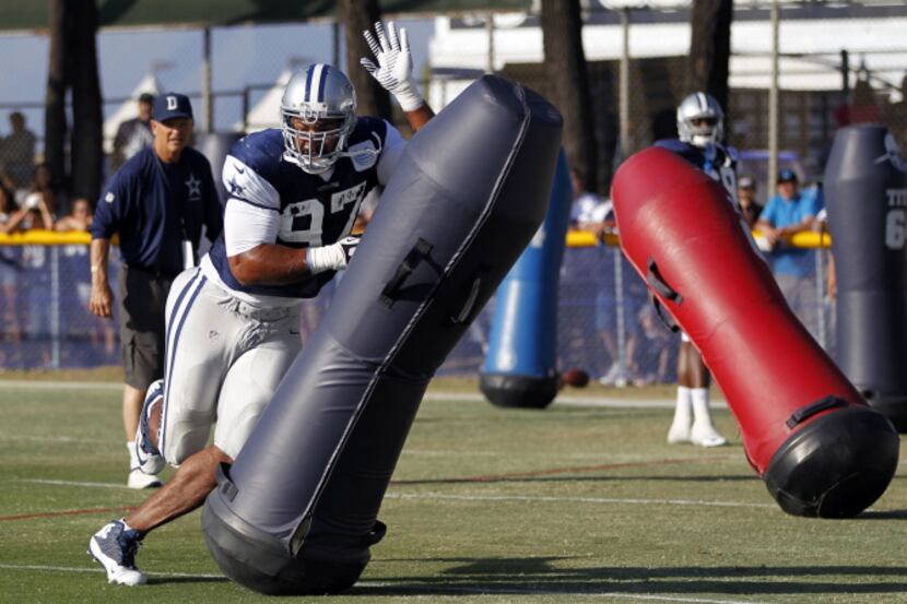 Dallas Cowboys WR Dez Bryant (88) hauls in a pass in front of DB Orlando Scandrick (32)...