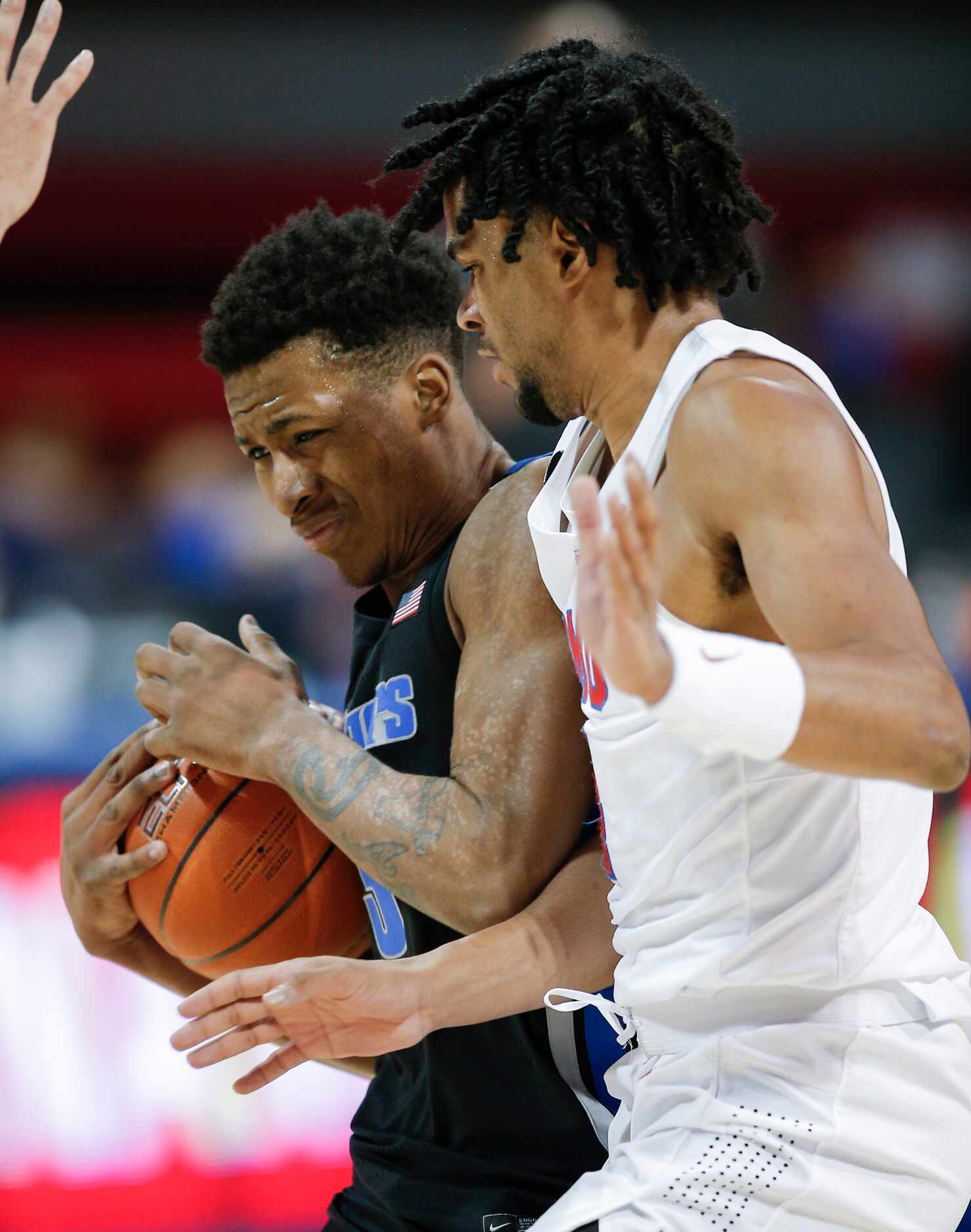 Memphis guard Landers Nolley II, left, battles SMU guard Charles Smith IV (4) for space...